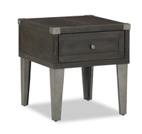 Table de bout industrielle Hilla de 22,38 po avec rangement - bois brun foncé avec pattes en métal
