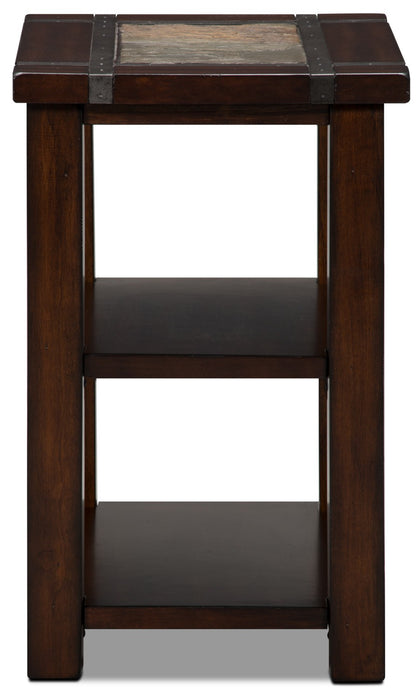 Table de fauteuil rustique Roanoke de 16 po avec tablette - bois cerisier foncé et incrustation d’ardoise