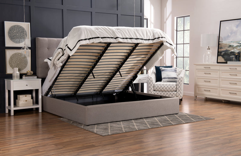Lit plateforme rembourré Jace en tissu taupe capitonné avec rangement - format très grand lit