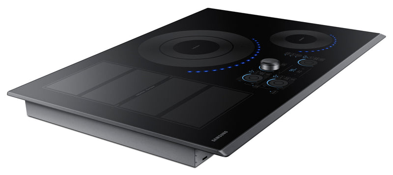 Surface de cuisson à induction intelligente Samsung de 30 po à 5 éléments avec zone polyvalente et technologie Virtual FlameMC - acier inoxydable noir - NZ30K7880UG/AA