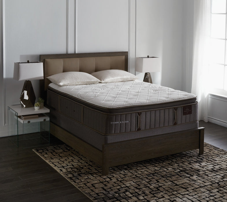 Ensemble matelas semi-ferme à plateau-coussin Princedale de Stearns & Foster pour lit double