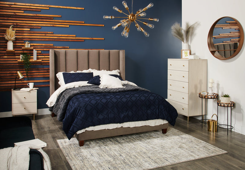 Commode verticale somptueuse Lake de 29 po (L) x 52 po (H) à 5 tiroirs pour la chambre à coucher, fabriquée au Canada - blanche