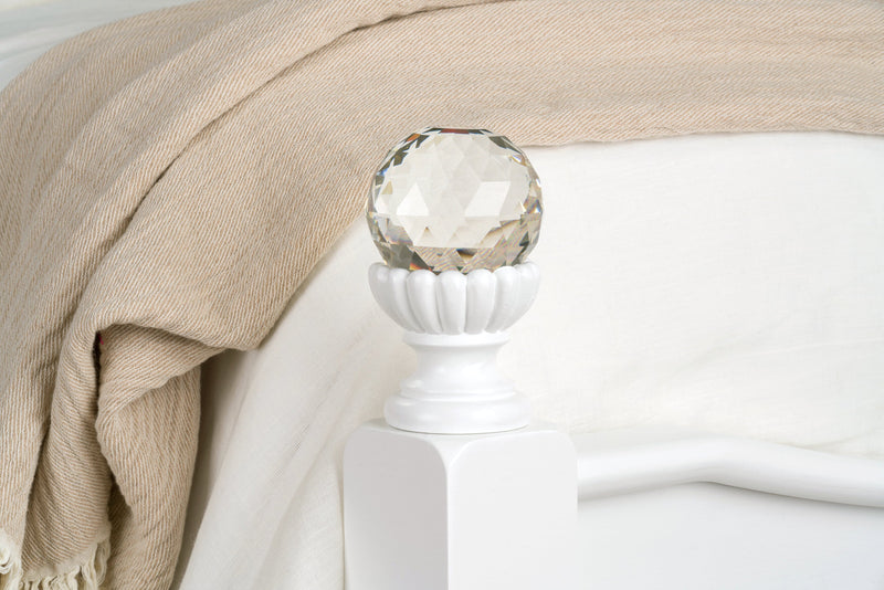 Lit à panneau Livy pour enfants en cuir végétalien blanc - format lit double