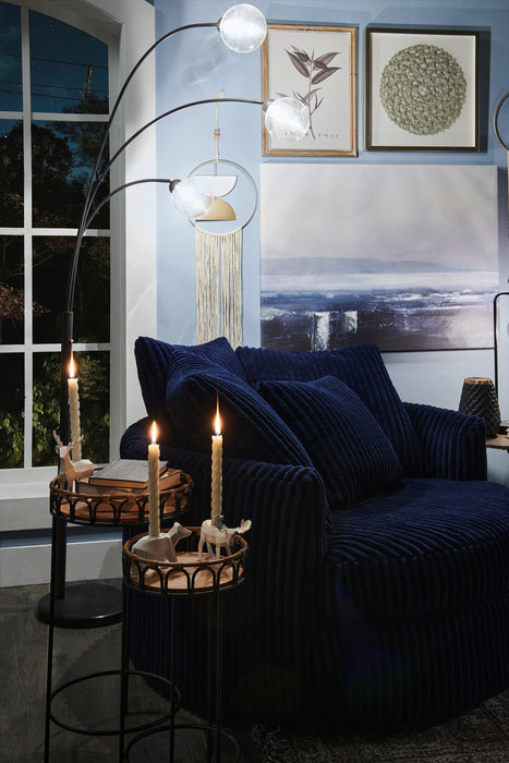 Lampe à pied arquée milieu du 20e siècle de 82 po noire à 3 ampoules avec base en marbre et abat-jour en verre