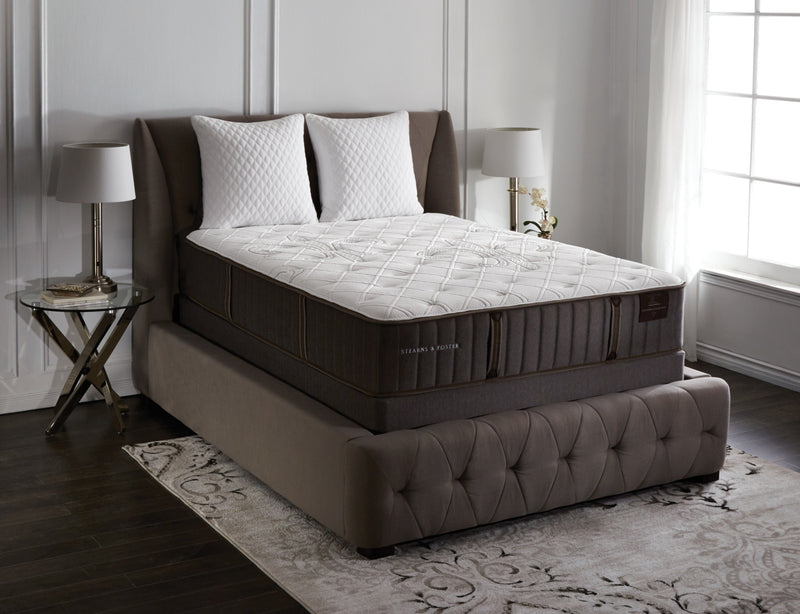 Ensemble matelas ferme Finsbury de Stearns & Foster pour grand lit 