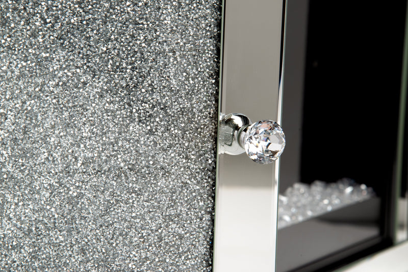 Meuble pour téléviseur somptueux Margo de 59 po avec foyer électrique, rangement et système de gestion des câbles pour téléviseurs jusqu’à 65 po - argenté