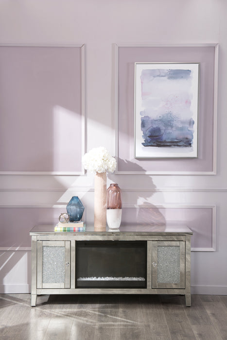 Meuble pour téléviseur somptueux Margo de 59 po avec foyer électrique, rangement et système de gestion des câbles pour téléviseurs jusqu’à 65 po - argenté