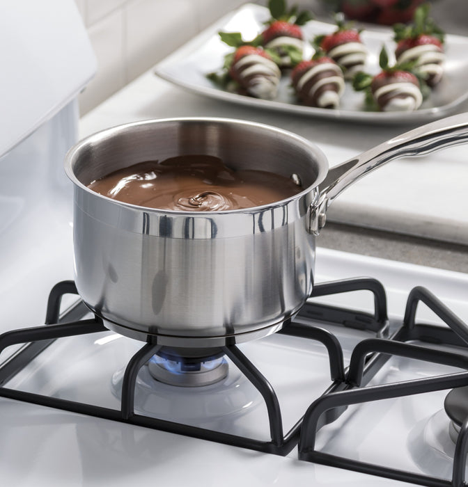 Cuisinière à gaz GE de 4,8 pi³ avec brûleur à mijotage précis et brûleur scellé sur la surface de cuisson - blanche - JCGBS60DEKWW