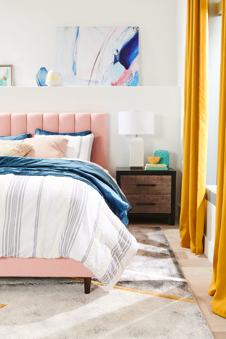 Lit plateforme rembourré Rain de Kort & Co. en tissu rose capitonné - format lit double