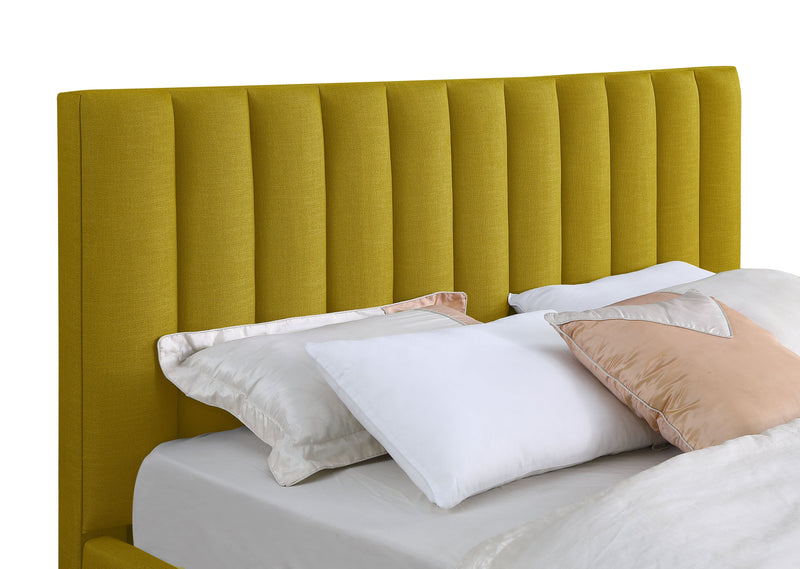 Lit plateforme rembourré Rain de Kort & Co. en tissu vert capitonné - format très grand lit