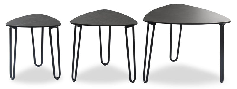 Ensemble 3 tables gigognes triangulaires modernes Hamilton de 22 po - dessus en imitation de marbre gris avec pattes en métal noir