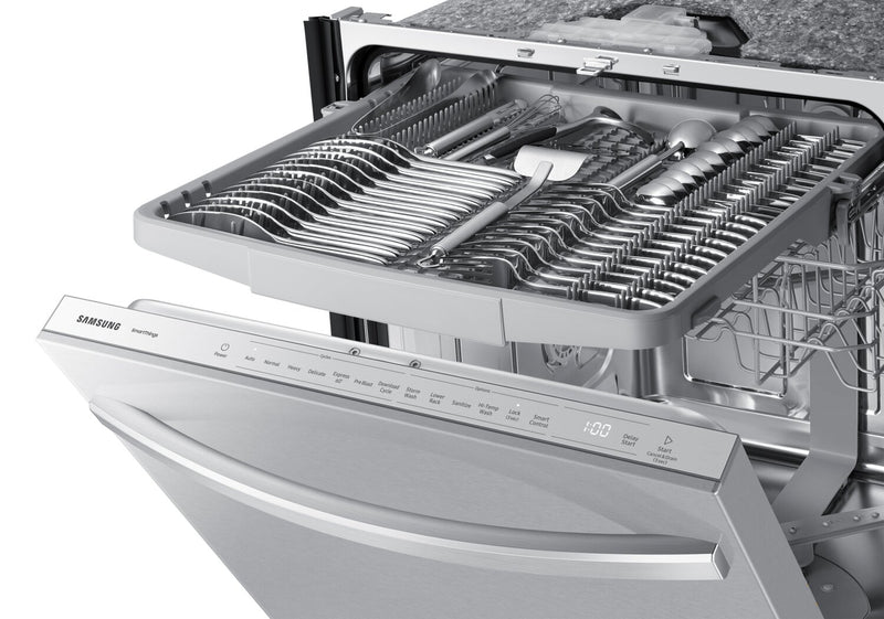 Lave-vaisselle encastré Samsung à 46 dBA de 24 po avec commandes sur le dessus et 3e panier - DW80CG5451SRAA