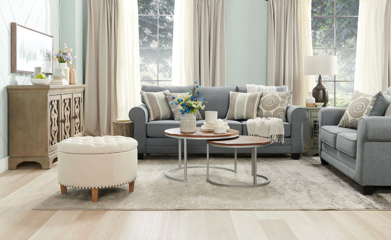 Causeuse Tula de 65 po fabriquée au Canada en tissu avec accoudoirs enroulés et coussins décoratifs - gris acier