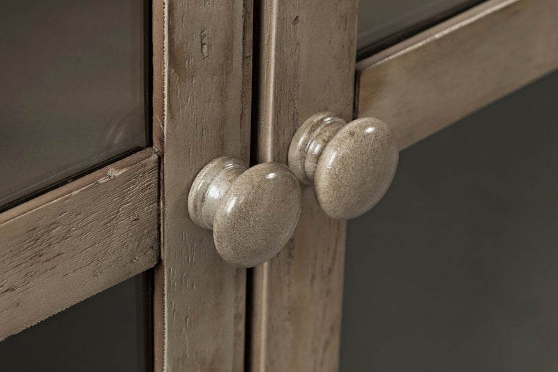 Grande armoire décorative Rocco de 70 po avec 6 portes - bois naturel