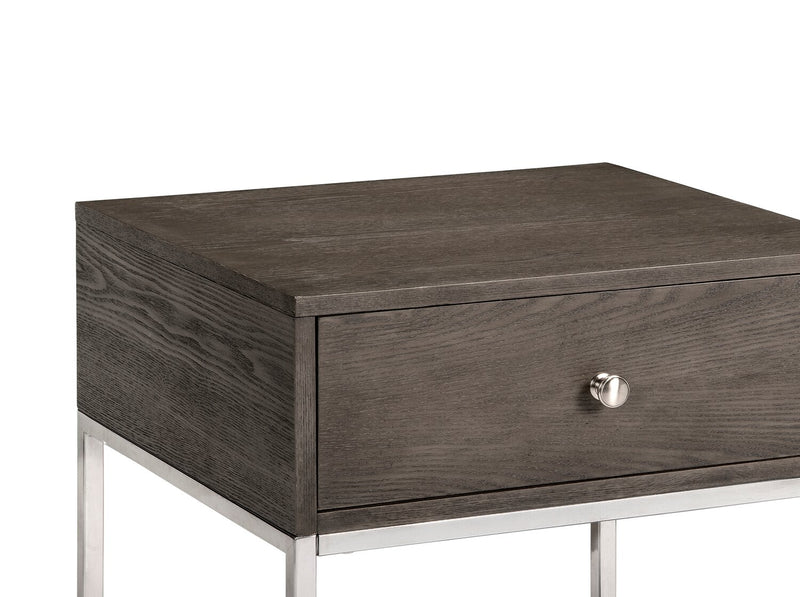 Table de bout moderne Echo de 24 po avec rangement - brune avec pattes en métal argenté