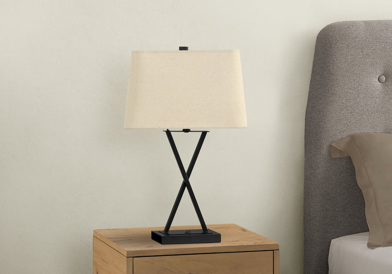 Lampe de table de 25 po en métal noir avec recharge USB