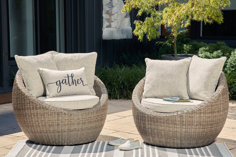 Ensemble de 2 fauteuils Lume pour la terrasse à l’extérieur - osier en résine et tissu Nuvella, résistant aux rayons UV et aux intempéries - naturel et beige