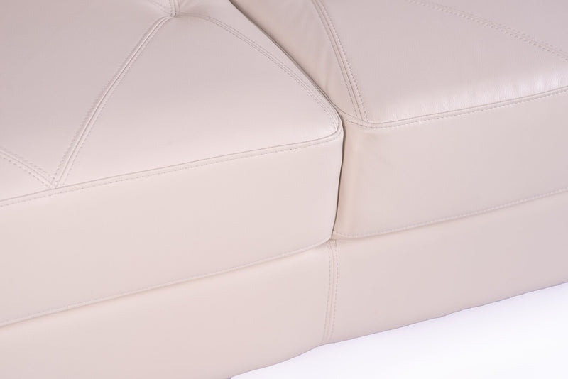 Causeuse Vita de Château d’Ax de 70 po en cuir 100 % véritable avec coutures à motif de diamant et pattes en bois - gris fumée