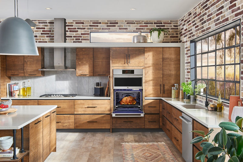 Four mural combiné électrique LG Studio de 6,4 pi³ et de 30 po avec convection véritable - acier inoxydable Smudge-ProofMD - WCES6428F