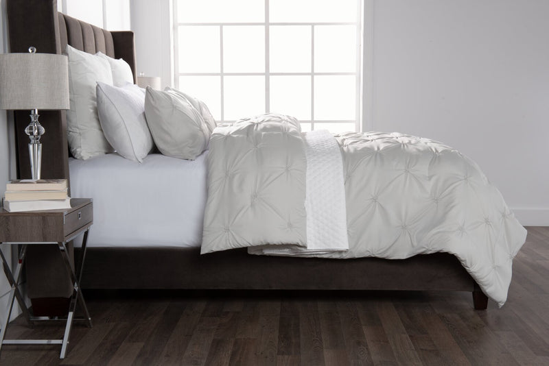 Ensemble d'édredon Brianna 3 pièces gris clair pour très grand lit