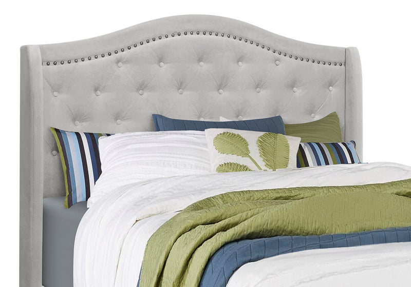 Lit rembourré à oreilles Penelope en tissu de velours gris avec clous décoratifs et capitonnage à boutons - format grand lit