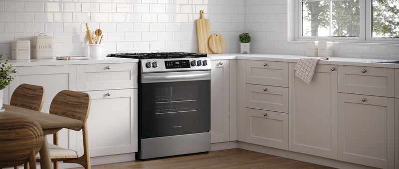 Cuisinière à gaz Frigidaire de 5,1 pi³ avec préchauffage rapide et surface de cuisson à 5 brûleurs - acier inoxydable - FCFG3062AS
