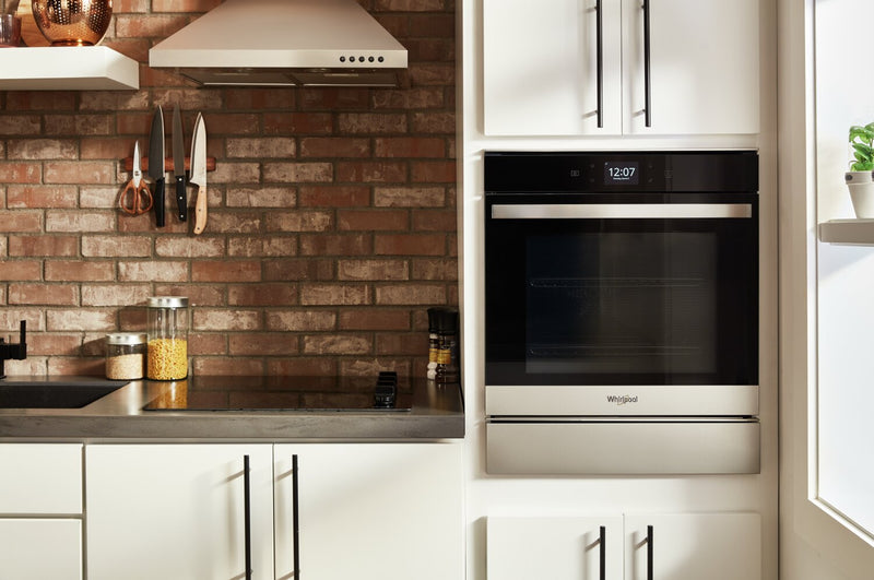 Four mural simple électrique Whirlpool de 2,9 pi³ et de 24 po avec convection véritable - acier inoxydable résistant aux traces de doigts - YWOS52ES4MZ