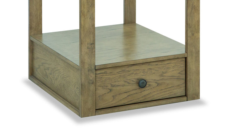 Table de bout traditionnelle Esme de 22 po avec dessus en verre, rangement et tablette - bois brun clair