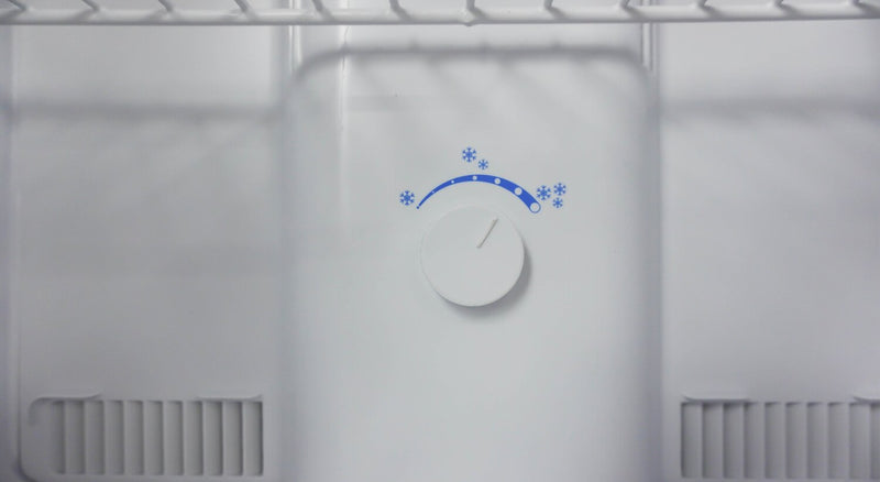 Réfrigérateur Danby de 11 pi³ et de 23,4 po à congélateur supérieur - blanc - DFF116B2WDBL