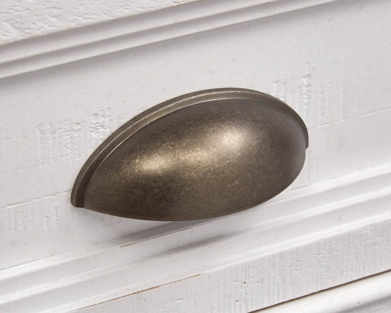 Table à café traditionnelle Heron Cove de 50 po avec dessus relevable, rangement et roulettes - pin blanc