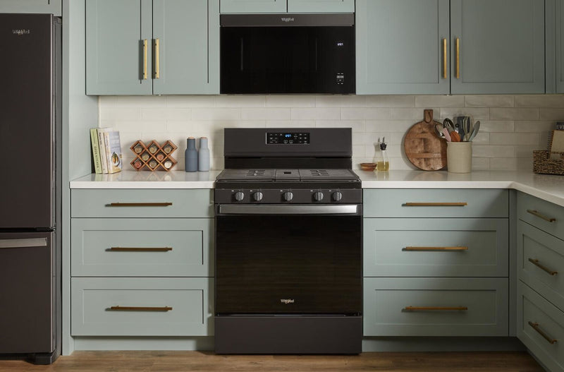 Four à micro-ondes à hotte intégrée Whirlpool de 1,1 pi³ à installation affleurée avec cuisson à 900 W - acier inoxydable noir - YWMMF5930PV