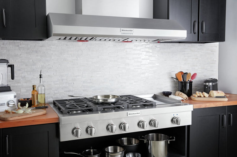 Hotte de cuisinière murale à pavillon KitchenAid de style commercial de 48 po - KVWC958KSS