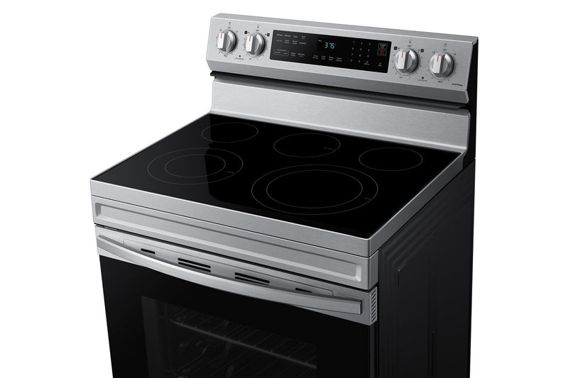 Cuisinière intelligente électrique amovible Samsung de 6,3 pi³ avec friture à air - acier inoxydable - NE63A6511SS/AC