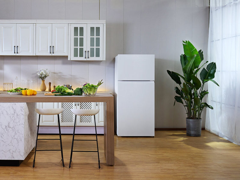 Réfrigérateur Hisense de 18 pi³ et de 30 po à congélateur supérieur - blanc - RT18A2FWD