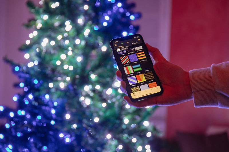 Arbre de Noël illuminé Twinkly de 7,5 pi avec lumières à DEL gérées par application - TWT400SPP-BUS 