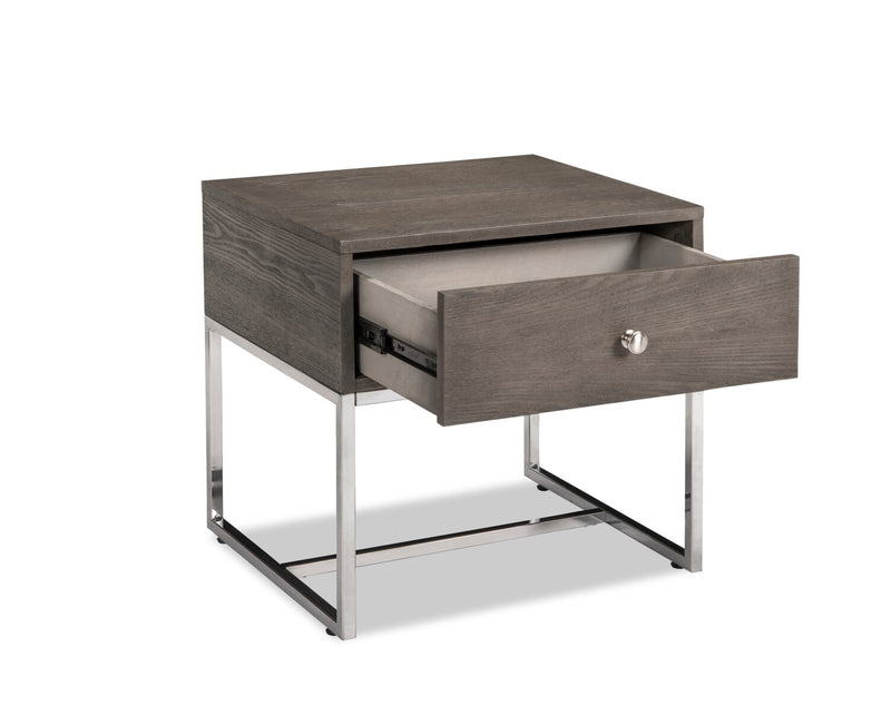 Table de bout moderne Echo de 24 po avec rangement - brune avec pattes en métal argenté