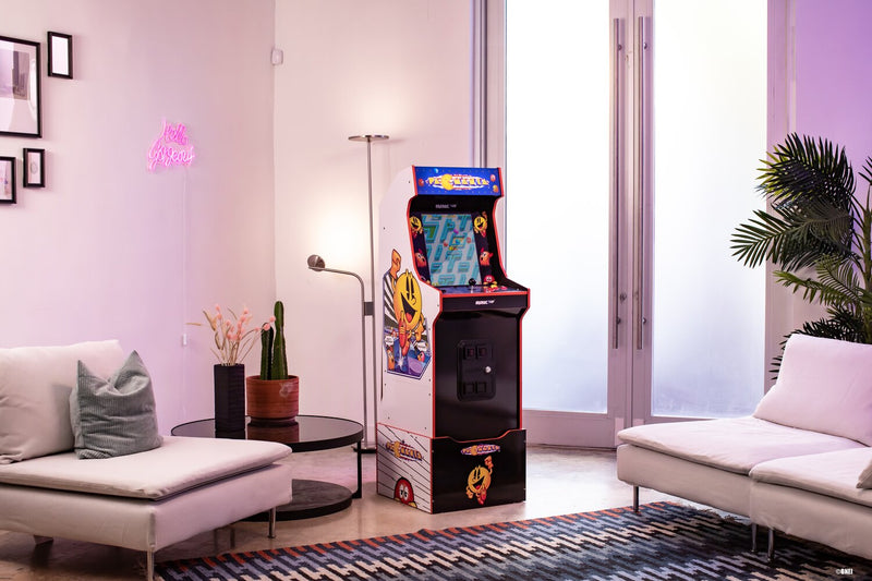 Borne d'arcade édition Bandai Namco Legacy PAC-MANIAMC de Arcade1Up avec plateforme