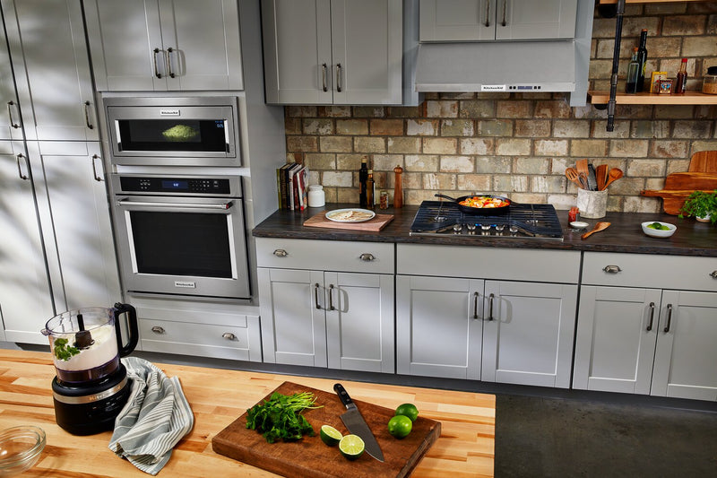 Four à micro-ondes encastré KitchenAid de 1,1 pi3 avec cuisson à 900 W - acier inoxydable - YKMBT5011KS