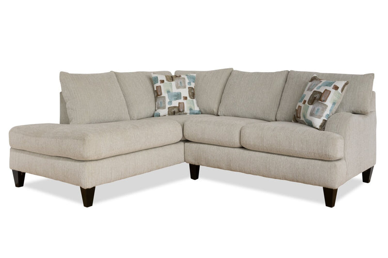 Sofa sectionnel de gauche Nofia 2 pièces fabriqué au Canada en tissu de chenille avec coussins décoratifs et pattes en bois - beige lin