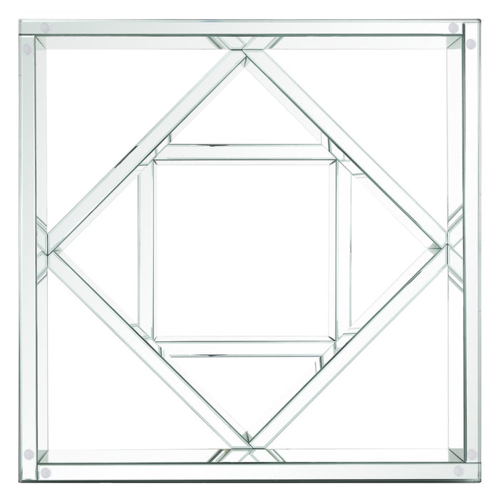 Table à café somptueuse Rosie de 39 po avec dessus en miroir et en verre - métal argenté avec pattes à apparence de diamant