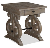 Table de bout traditionnelle Tinley Park de 22 po avec rangement - pin gris-brun avec base à volutes