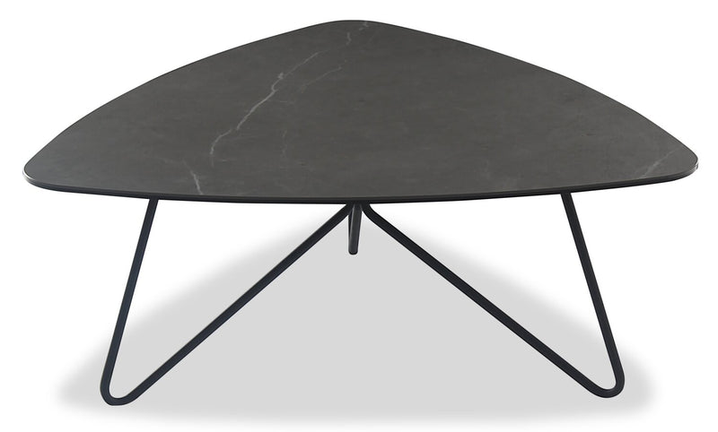 Table à café triangulaire moderne Hamilton de 37,99 po - dessus en imitation de marbre gris avec pattes en métal noir