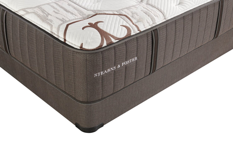 Ensemble matelas Ashton Gate collection Founders de Stearns & Foster pour grand lit