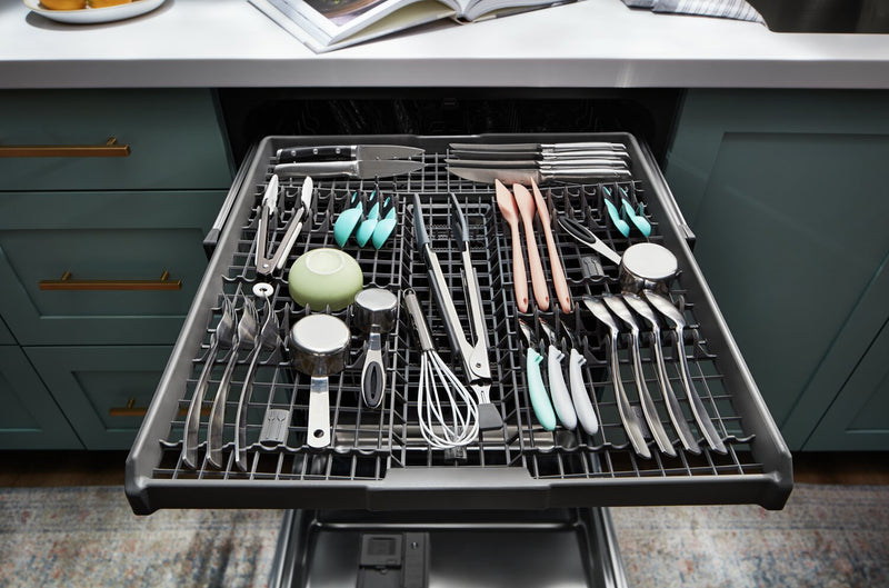 Lave-vaisselle encastré Whirlpool de 24 po et de 51 dBA avec commandes sur le dessus et 3e panier - acier inoxydable résistant aux traces de doigts - WDT730HAMZ