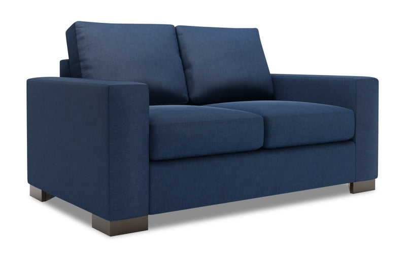 Causeuse personnalisable Track de Sofa Lab de 62 po fabriquée au Canada en tissu d’apparence lin avec accoudoirs rectilignes - bleu Pax Navy