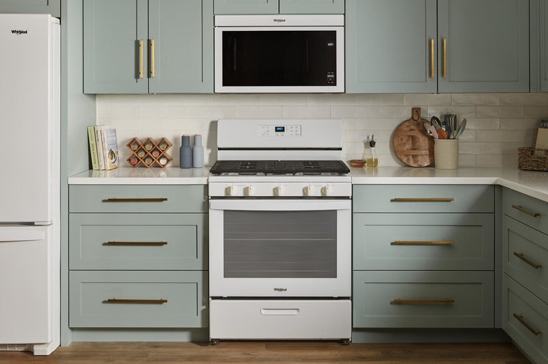 Four à micro-ondes à hotte intégrée Whirlpool de 1,1 pi³ à installation affleurée avec cuisson à 900 W - blanc - YWMMF5930PW