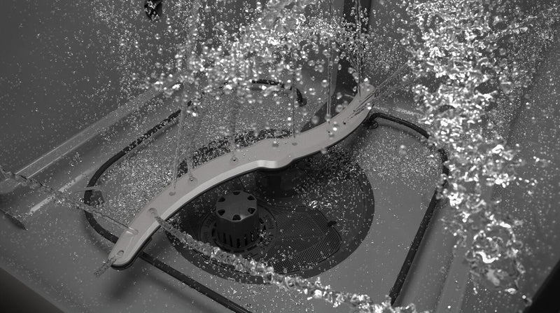 Lave-vaisselle encastré GE de 24 po et de 59 dBA avec commandes à l’avant et broyeur d’aliments solides PiranhaMC - acier inoxydable - GDF510PSRSS