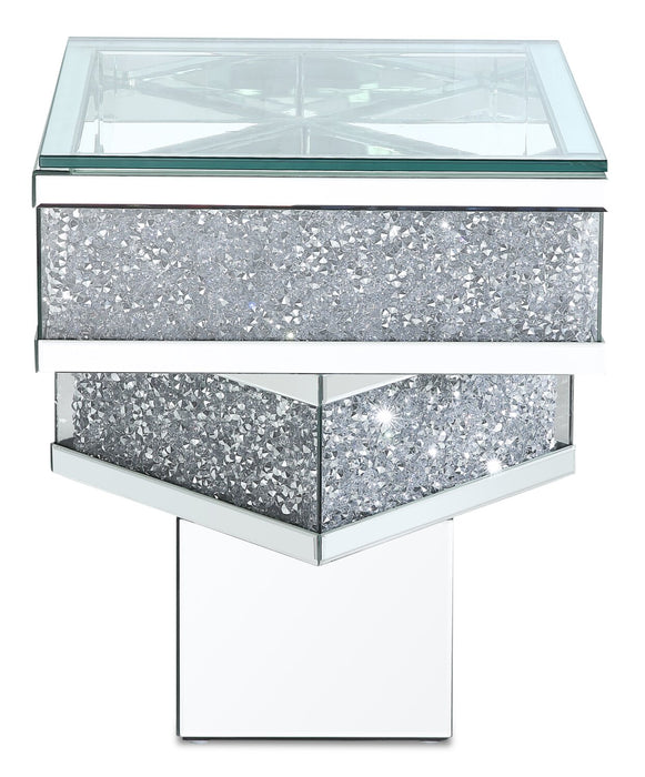 Table de bout somptueuse Rosie de 20 po avec dessus en miroir et en verre - métal argenté avec pattes à apparence de diamant