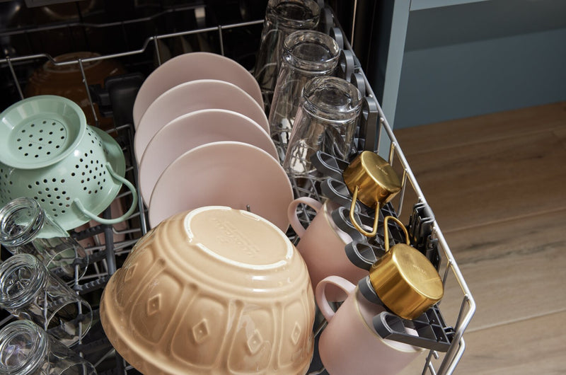 Lave-vaisselle encastré Whirlpool de 24 po et de 44 dBA avec commandes sur le dessus - noir - WDT550SAPB