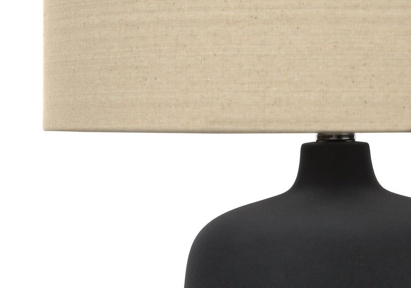 Lampe de table de 24 po en céramique noire avec abat-jour beige